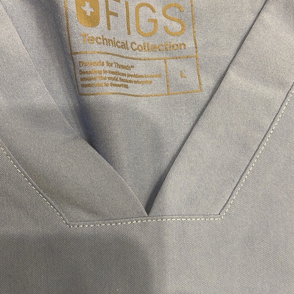 FIGs scrub top blue size large - Picture 2 of 4